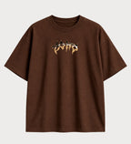 Camiseta oversized Zoro Santoryu One Piece – frente, cor chocolate